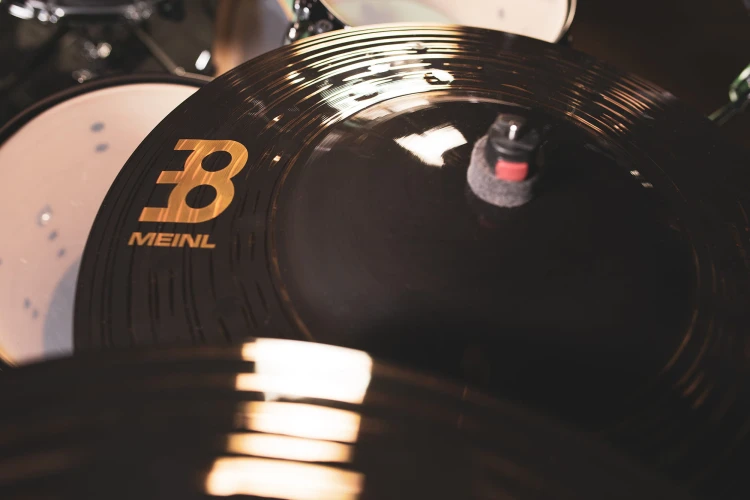 MEINL-Cymbals-Classics-Custom-Heavy-Dark-Heavy-Big-Bell-Ride-18-CC18HBBDAR_0674bcc.jpg