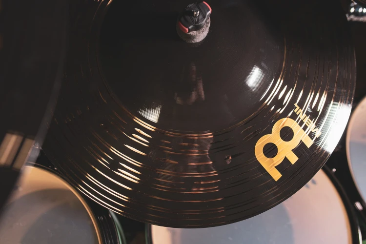 MEINL-Cymbals-Classics-Custom-Heavy-Dark-Heavy-Big-Bell-Ride-18-CC18HBBDAR_f0ffc16.jpg
